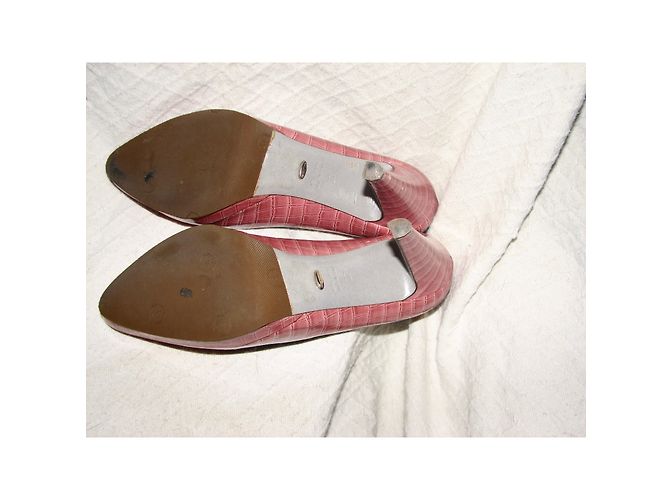 Décolleté Sergio Rossi in vernice rosa con stampa coccodrillo - vista 5