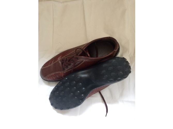 Tod's Scarpe Stringate in Pelle di Lucertola Castagna Castagno - vista 2
