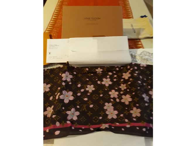 Louis Vuitton Bufanda "Cherry Blossom" Marrón oscuro - vista 4