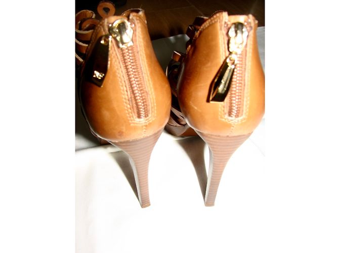 Sandali gladiatore Lady in pelle marrone Diane Von Furstenberg - vista 3