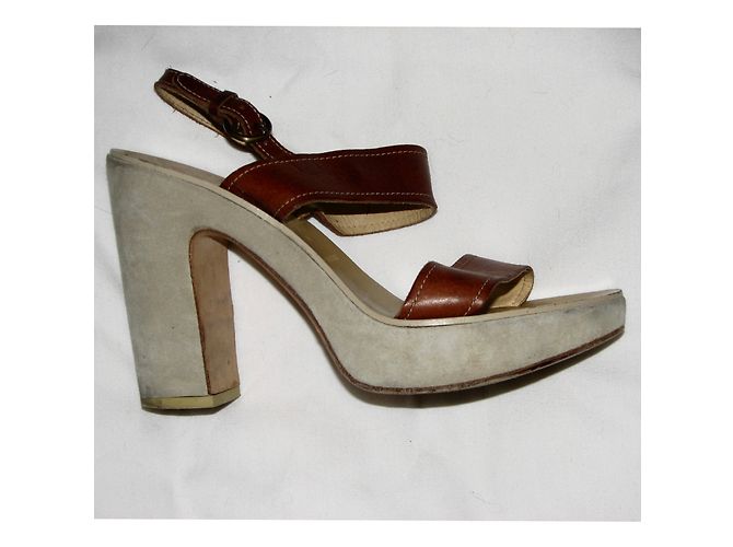 Sandali Miu Miu in pelle e scamosciata marrone beige - vista 3