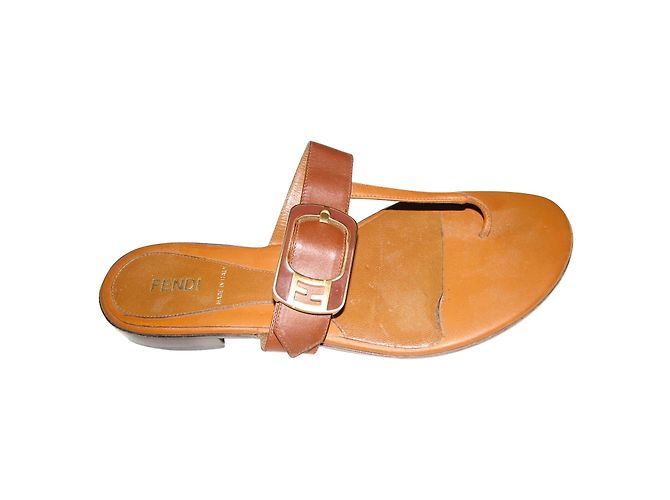 Fendi Leder Flip Flops mit Monogramm Schnalle Braun - Ansicht 2