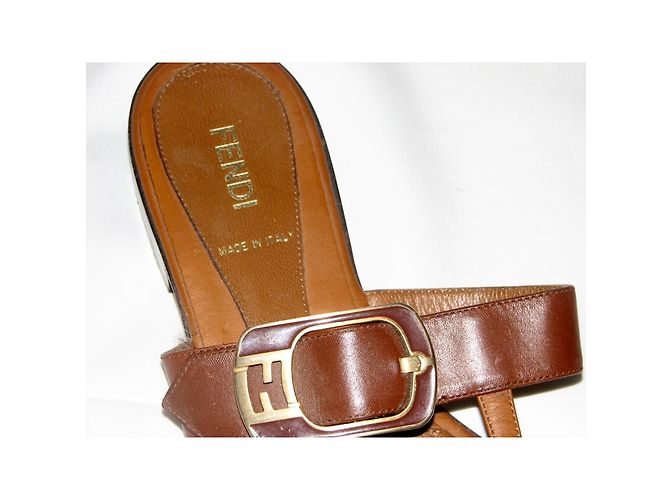 Fendi Leder Flip Flops mit Monogramm Schnalle Braun - Ansicht 3