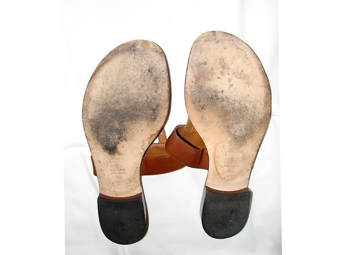 Fendi Leder Flip Flops mit Monogramm Schnalle Braun - Ansicht 4