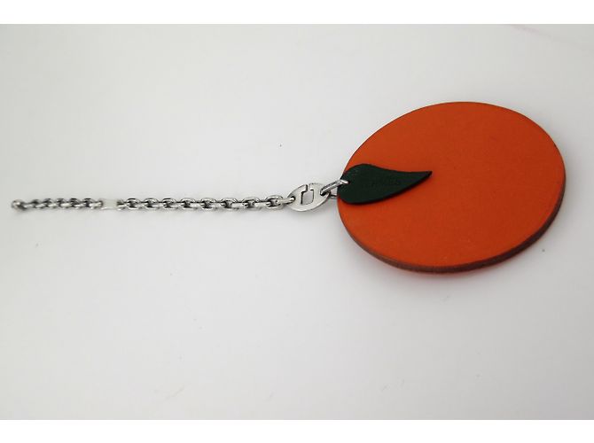 Charm Hermès Motivo Frutta Arancione in pelle e catena metallica - vista 5