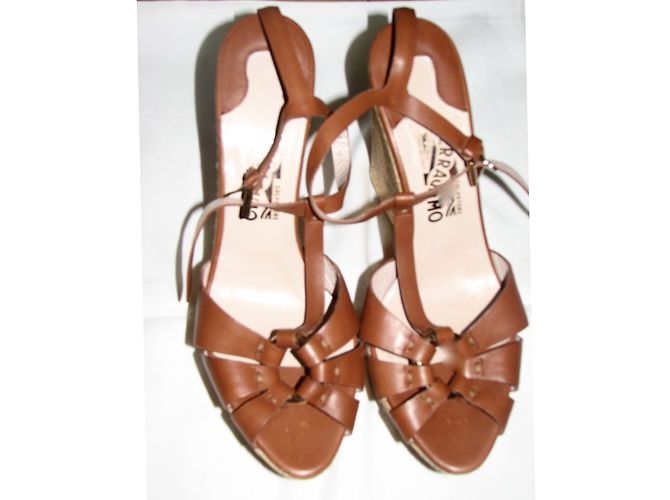 Sandales compensées Salvatore Ferragamo en cuir marron - vue 3