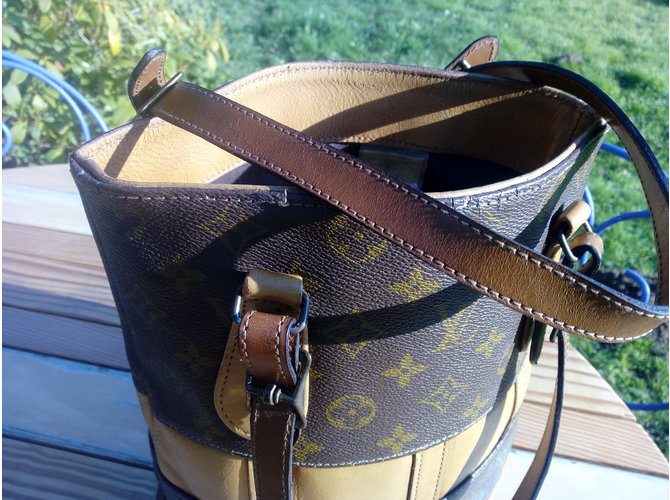 Louis Vuitton Borsa a secchiello piccola Beige - vista 8