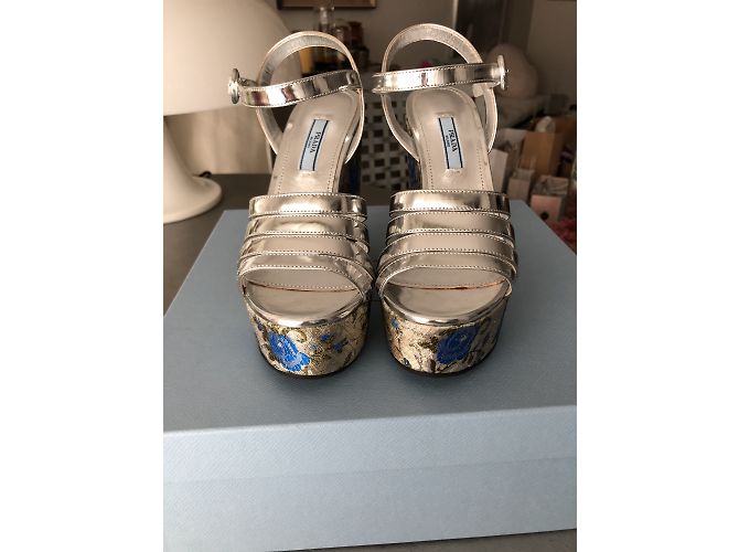 Prada Sandalen mit Keilabsatz - Ansicht 2