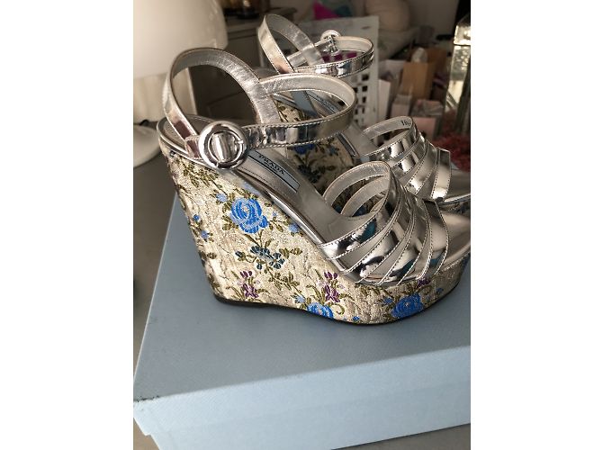 Prada Sandalen mit Keilabsatz - Ansicht 3