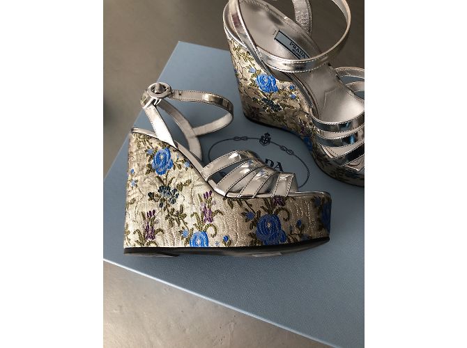 Prada Sandalen mit Keilabsatz - Ansicht 5