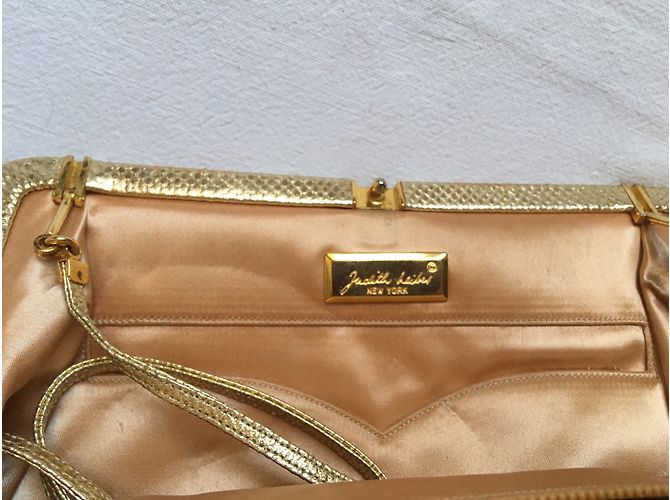 Judith Leiber Sac de soirée-Cuir dorée - vue 8