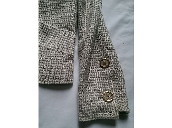 Chaqueta corta Givenchy beige de algodón con botones dorados - vista 8