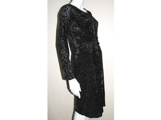 Autre Marque Schwarzes Samt- und Chiffonkleid - Ansicht 2