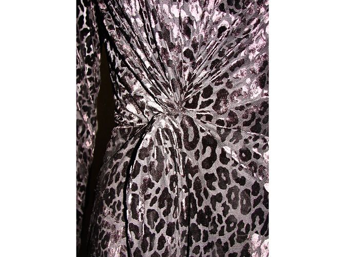 Autre Marque Schwarzes Samt- und Chiffonkleid - Ansicht 5