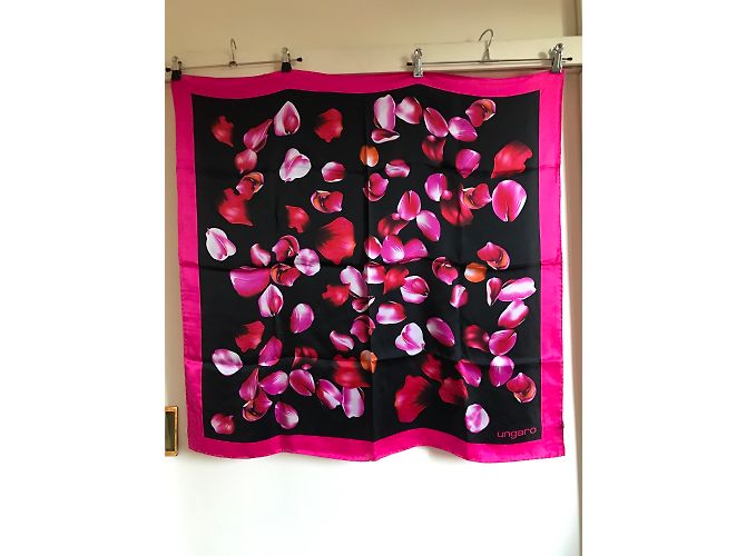 Emanuel Ungaro Seidentuch Schwarz Rosa Blumen 90x90 - Ansicht 3