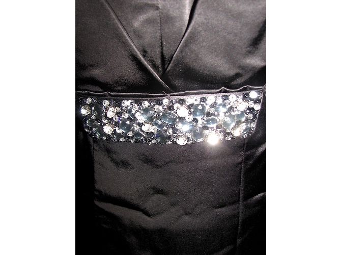 Autre Marque Satinkleid mit Diamantengürtel Schwarz - Ansicht 5