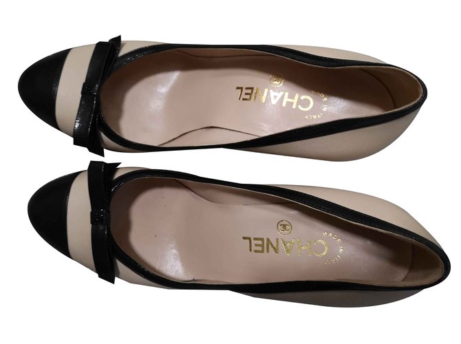 Chanel Pompe bicolore Nero Beige - vista 2
