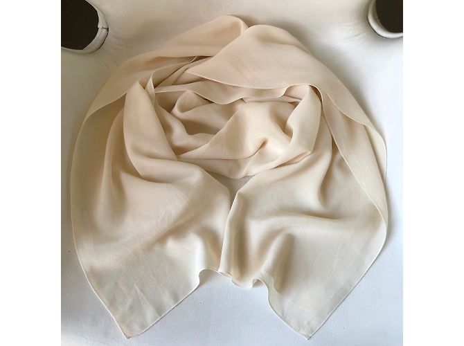 Autre Marque nuova stola in crepe di seta bianca 170 * 38 cm - vista 3
