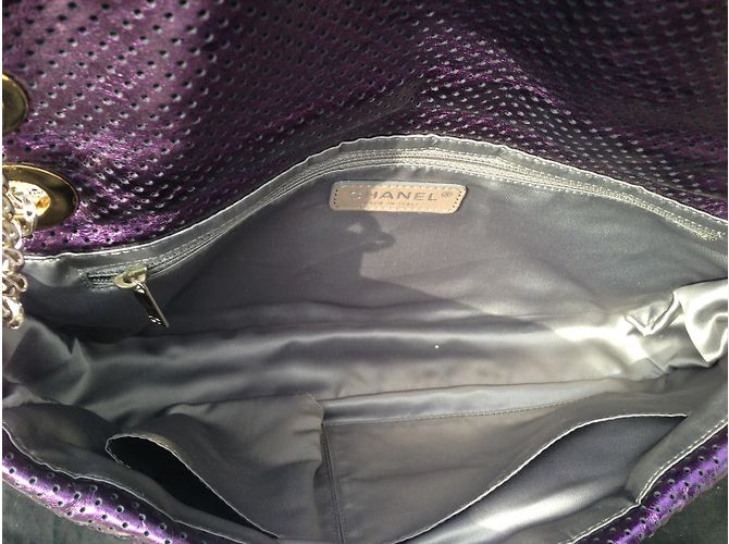 Borsa Chanel 2.55 in pelle di agnello traforata viola metallizzato Porpora - vista 4