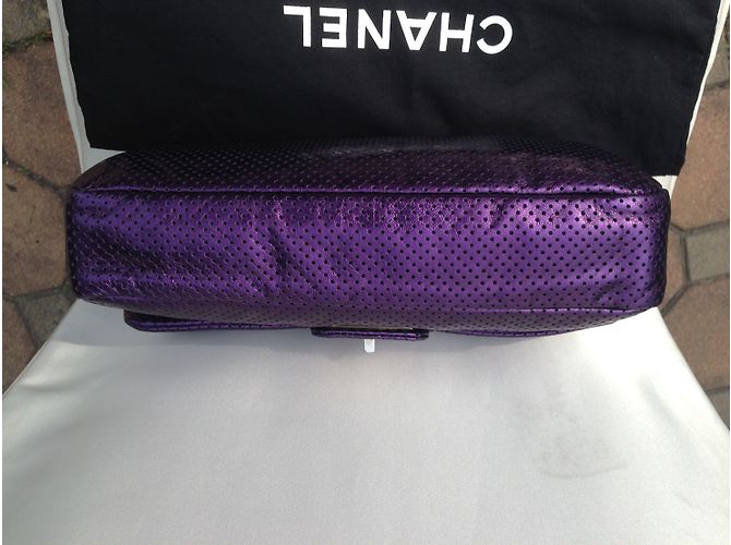 Borsa Chanel 2.55 in pelle di agnello traforata viola metallizzato Porpora - vista 5