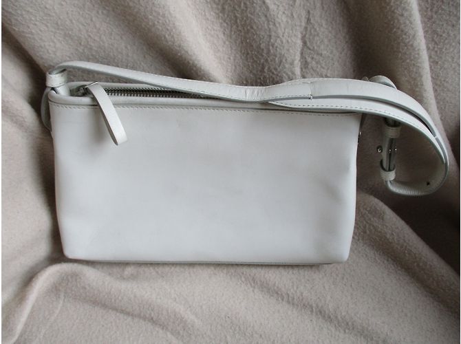 Clutch Givenchy em pele cor ecru Fora de branco - vista 10
