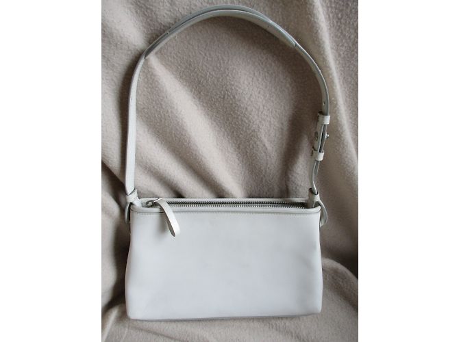 Clutch Givenchy em pele cor ecru Fora de branco - vista 11
