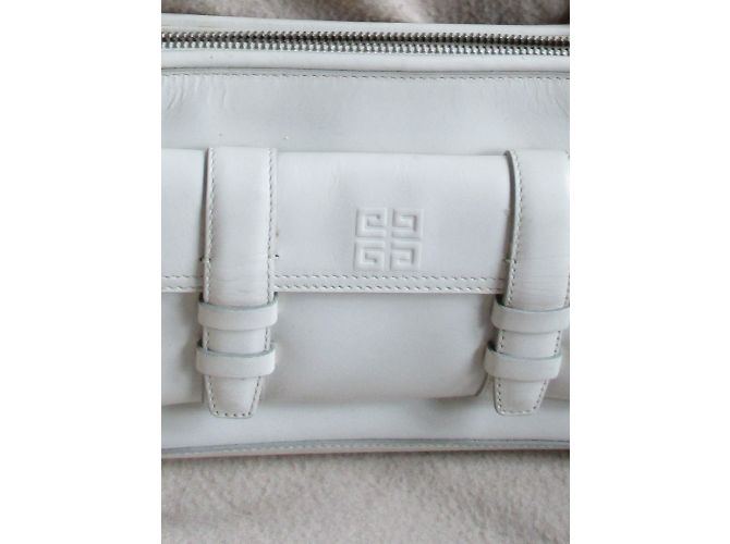 Clutch Givenchy em pele cor ecru Fora de branco - vista 8