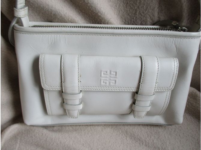 Clutch Givenchy em pele cor ecru Fora de branco - vista 9