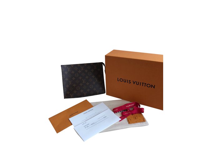 Louis Vuitton Copertina 26 Marrone - vista 2