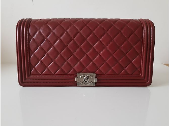 Boy Chanel clutch Burdeos - vista 13