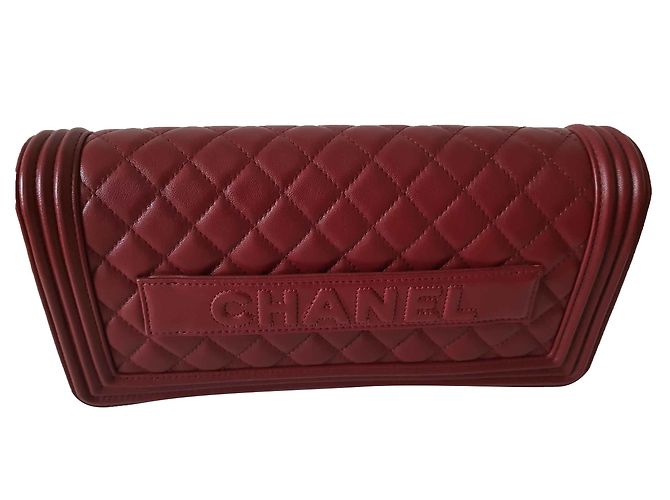 Boy Chanel clutch Burdeos - vista 2