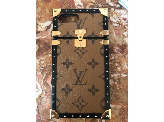 Louis Vuitton Iphone Shell 7 O 8 Más Castaño - vista 3