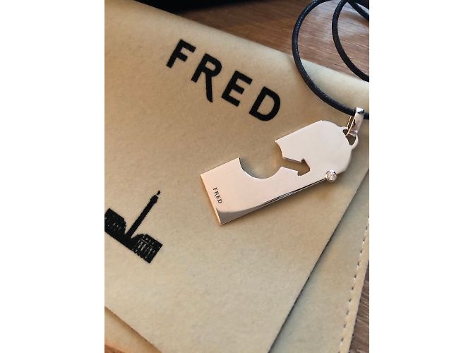 Collana di Fred su cordoncino di cuoio - vista 2