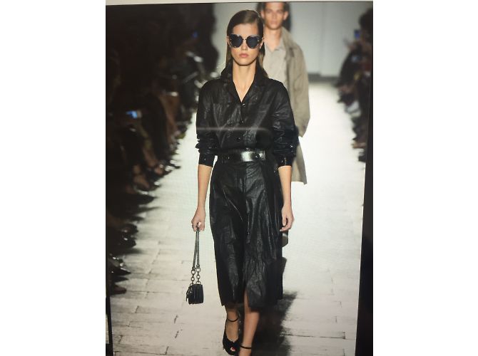 Bottega Veneta Desfile modelo bottega primavera verano 207 Negro - vista 2