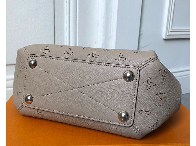 Mahina Babylone Louis Vuitton Catena Babylone BB in pelle Mahina Beige - vista 5
