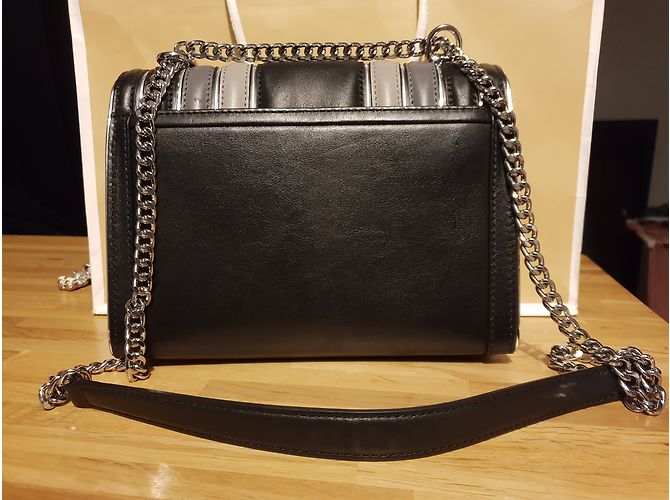 Michael Kors Whitney sac bandoulière en cuir matelassé noir gris - vue 4