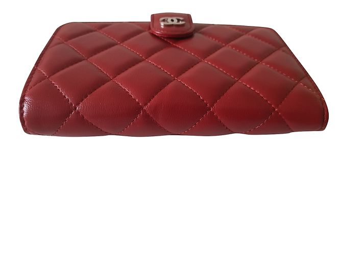 Nueva cartera de Chanel. Roja - vista 2