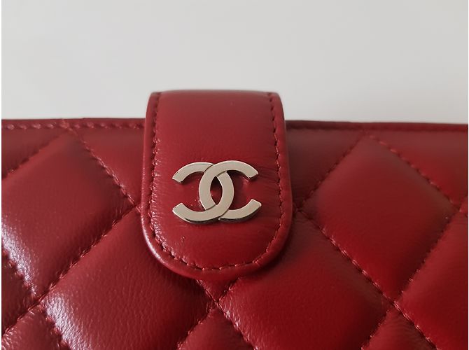 Nueva cartera de Chanel. Roja - vista 3
