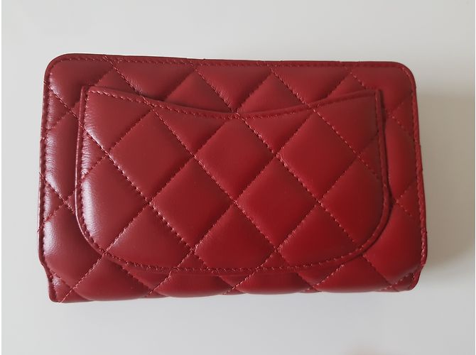 Nueva cartera de Chanel. Roja - vista 4