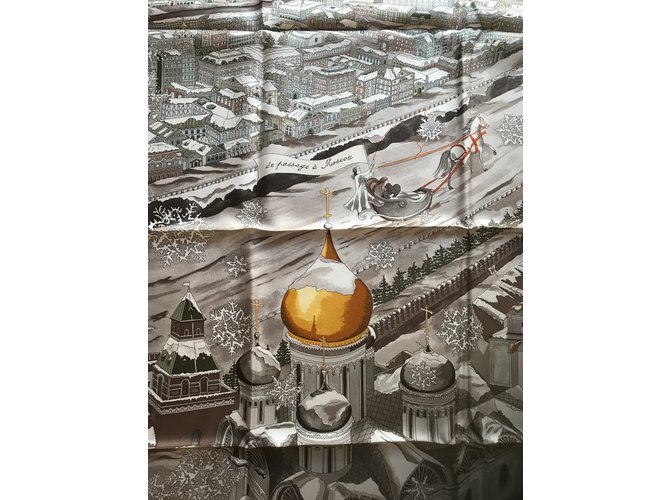 Hermès Hermes Square 90 Collector Passage a Mosca Beige - vista 3