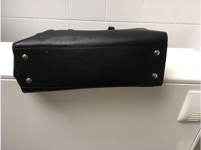 Borsa a mano Coach in pelle nera con pompon Nero - vista 4