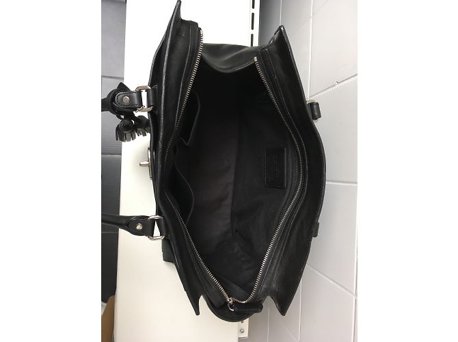 Borsa a mano Coach in pelle nera con pompon Nero - vista 5