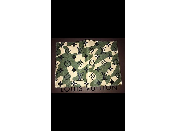 Louis Vuitton Porta passaporto monogrammage Verde - vista 3