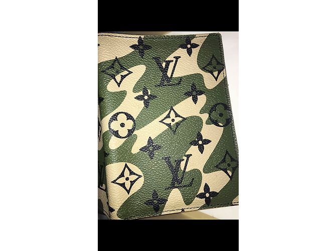Louis Vuitton Porta passaporto monogrammage Verde - vista 4