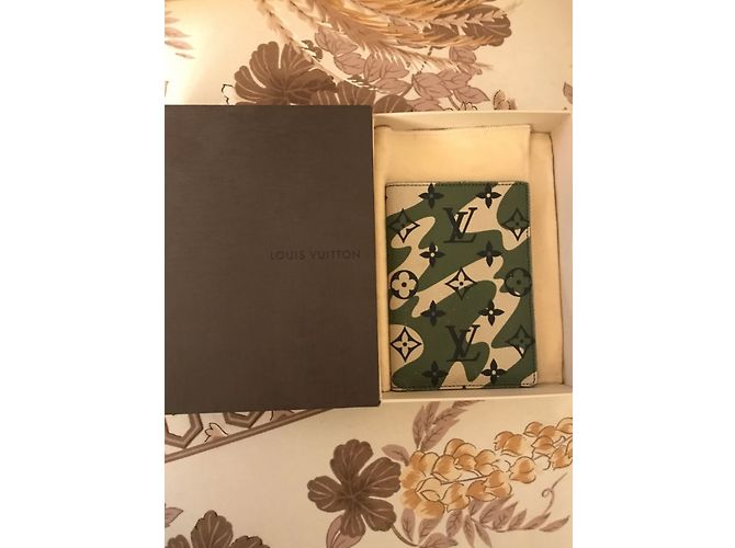 Louis Vuitton Porta passaporto monogrammage Verde - vista 6