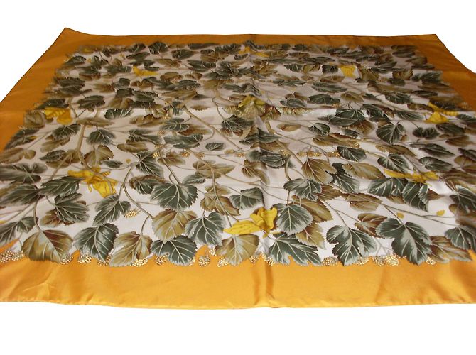 Hermès Foulard in seta L'arbre de soie verde e giallo - vista 2