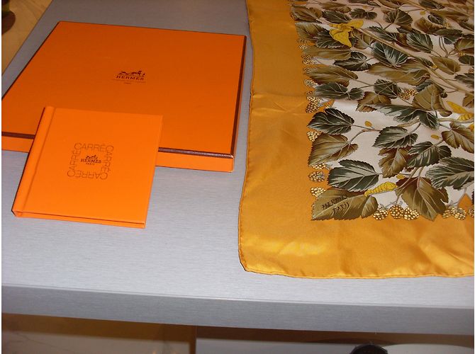 Hermès Foulard in seta L'arbre de soie verde e giallo - vista 3
