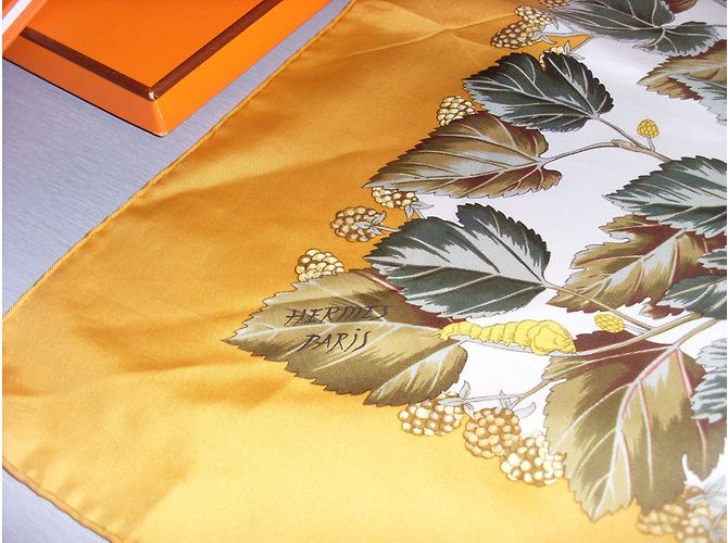 Hermès Foulard in seta L'arbre de soie verde e giallo - vista 4