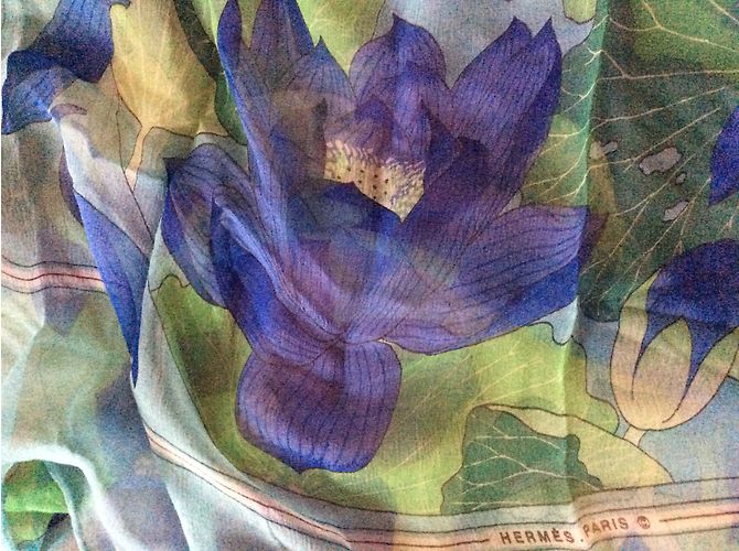 “Grande mousseline de soie Hermès ’Fleurs de Lotus” Multicolore - vista 6