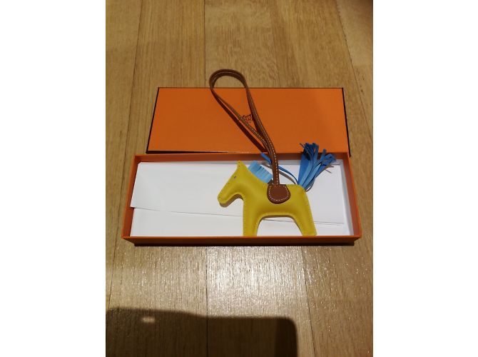 Hermès Hermes rodeo charmm PM Amarillo - vista 2